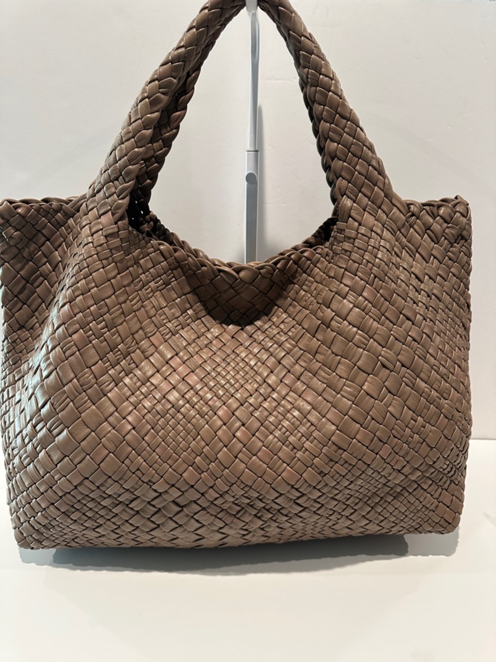 EUC Falor Italia Taupe Lambskin Leather Weaved Large Tote W/Inside Zip Pocket.
